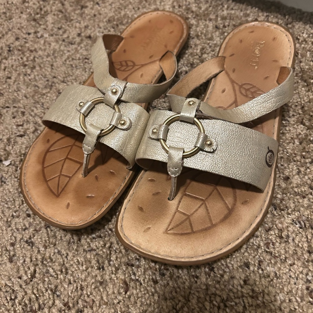 Born Metallic Gold Leather Thong Sandals size 9